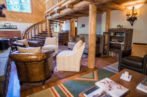 Casa de árbol exclusiva, 5 habitaciones, vista al valle | Sala de estar en el lobby