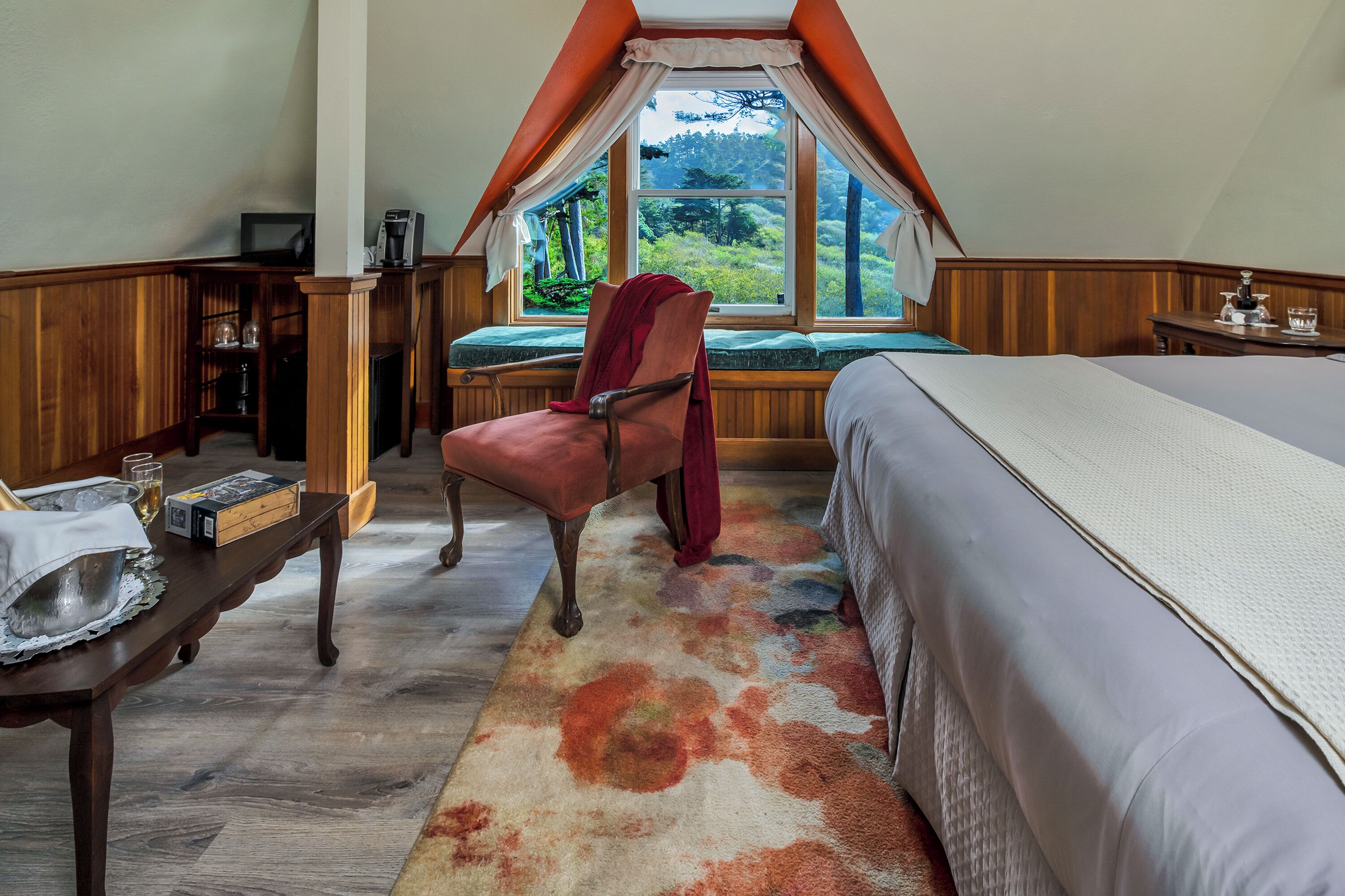 Soundproofing, iron/ironing board, free WiFi, bed sheets