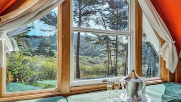 Cypress Garden | Soundproofing, iron/ironing board, free WiFi, bed sheets