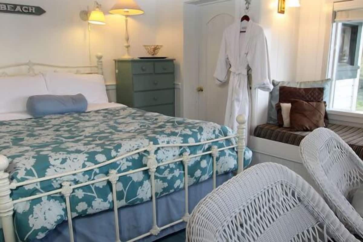 Surfsong (Pet friendly) | Soundproofing, iron/ironing board, free WiFi, bed sheets