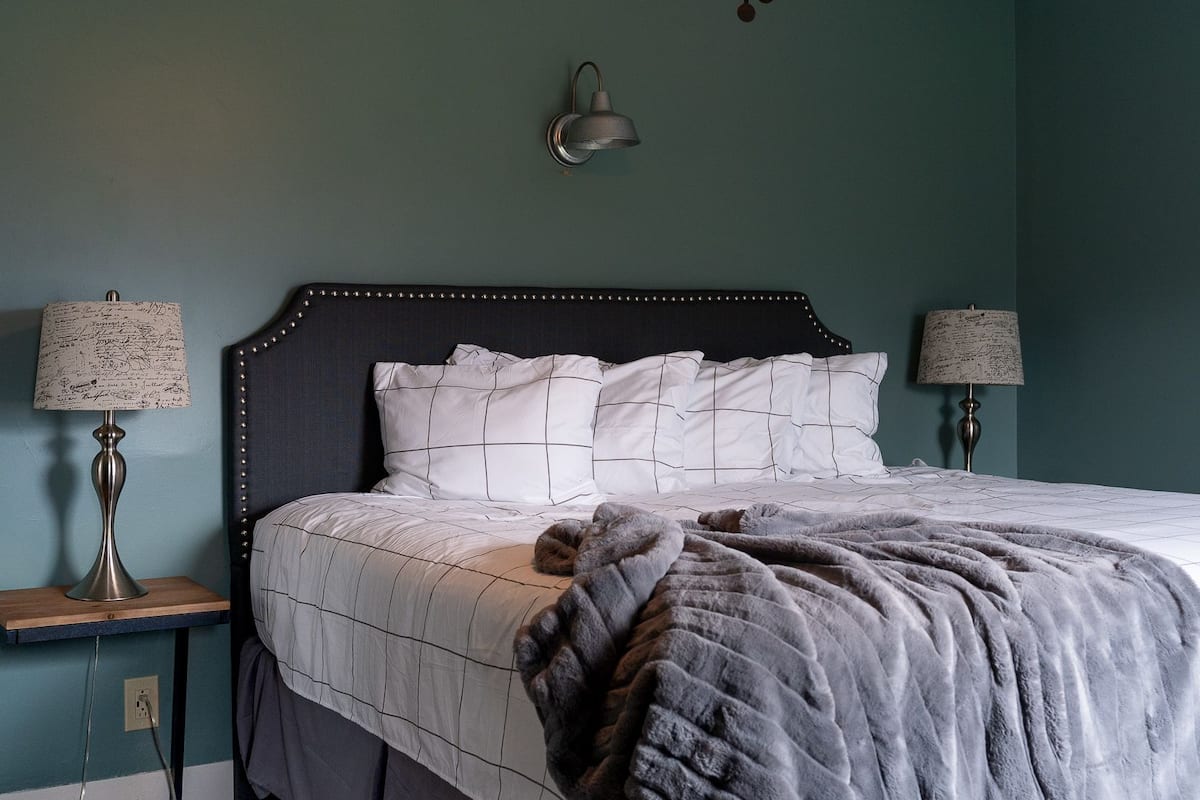 1 bedroom, premium bedding, bed sheets