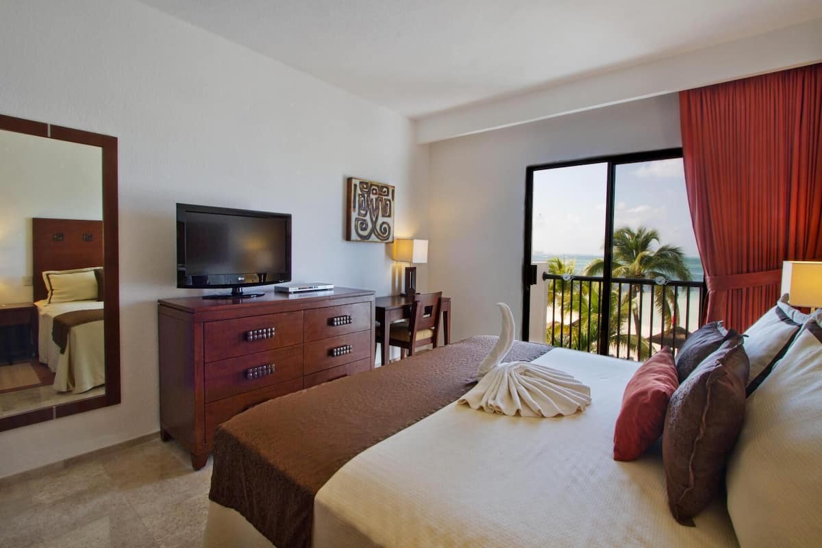 2 bedrooms, premium bedding, down comforters, pillowtop beds
