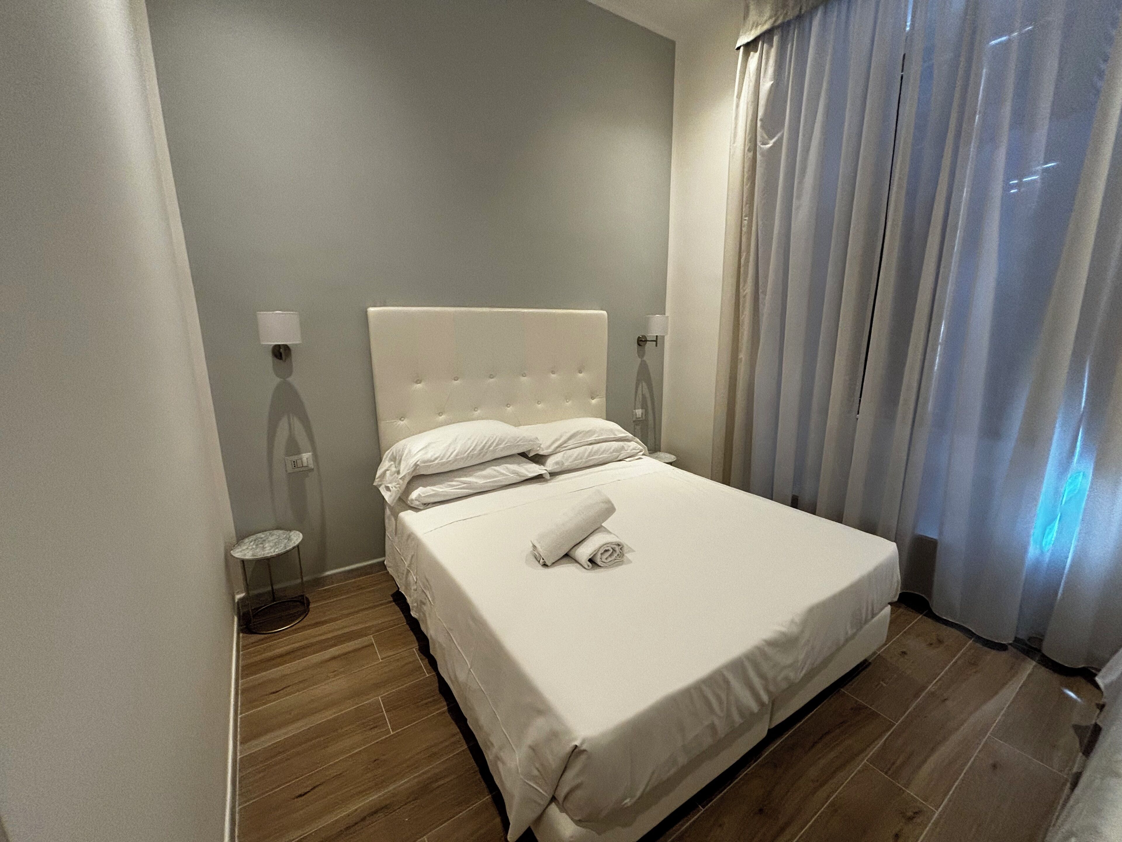 Literie hypoallergénique, couette en duvet d'oie, minibar