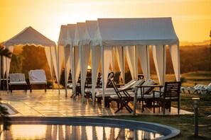 3 outdoor pools, sun loungers