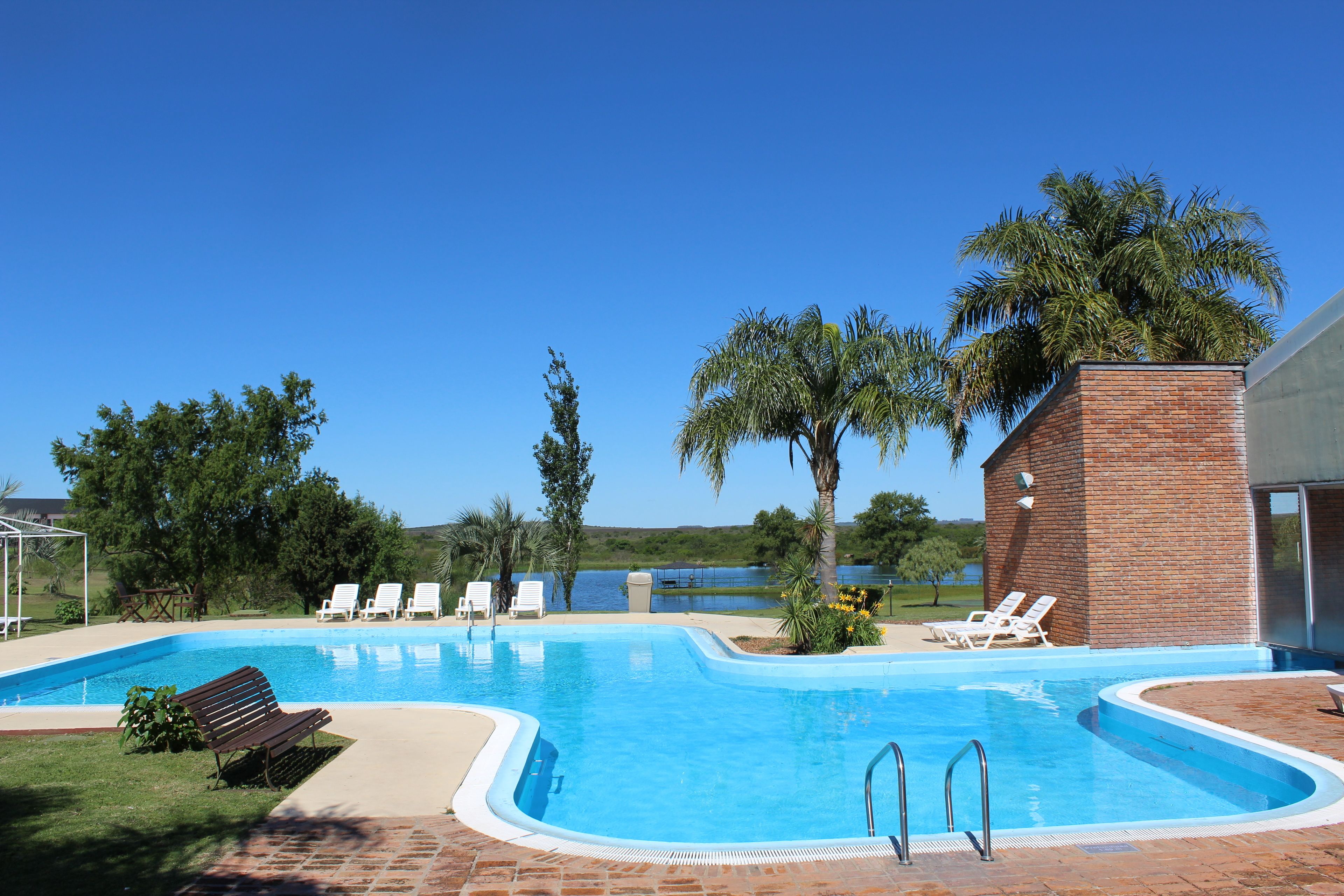 3 indoor pools, 3 outdoor pools, pool loungers