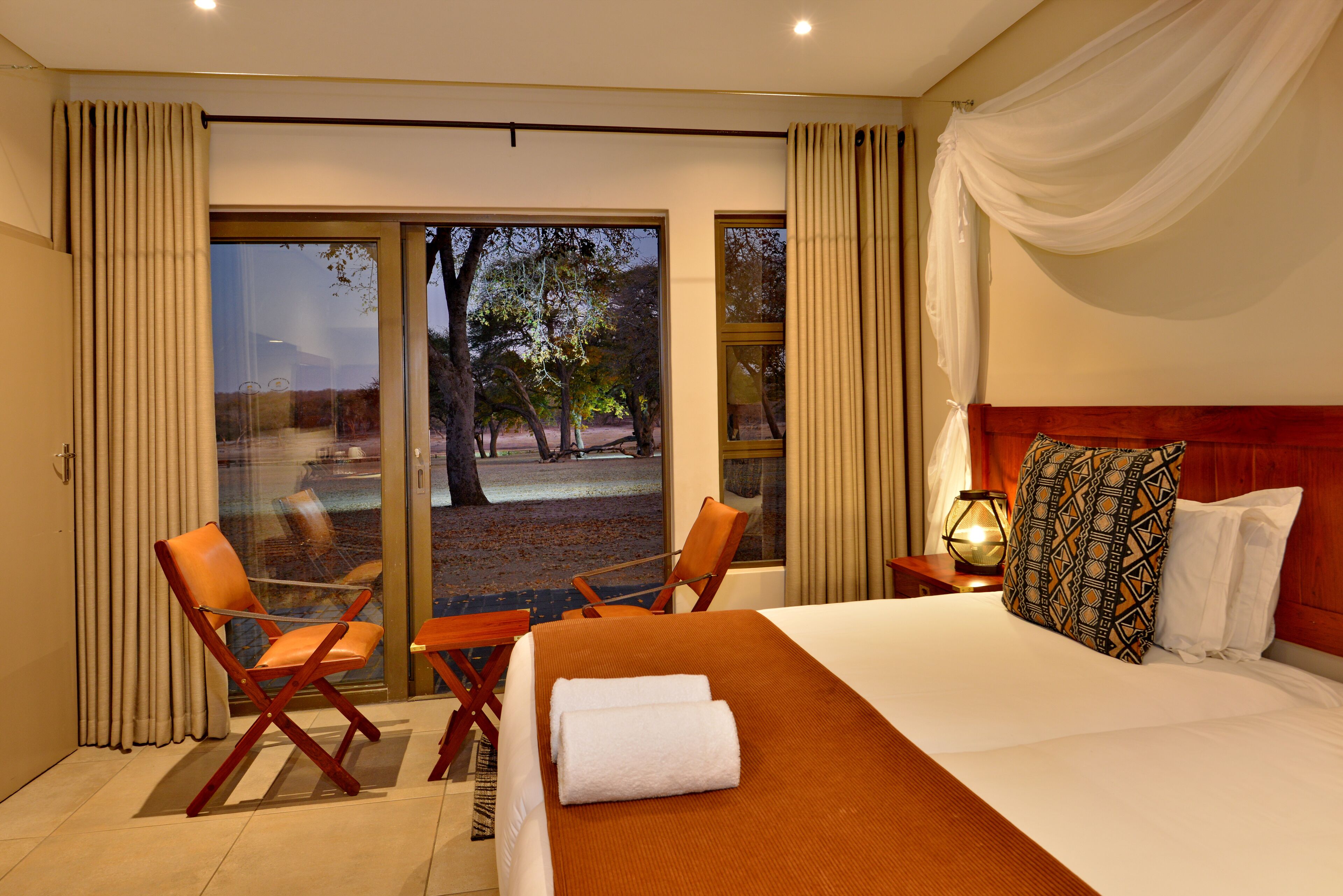 DELUXE TWIN ROOM | Egyptian cotton sheets, premium bedding, individually decorated