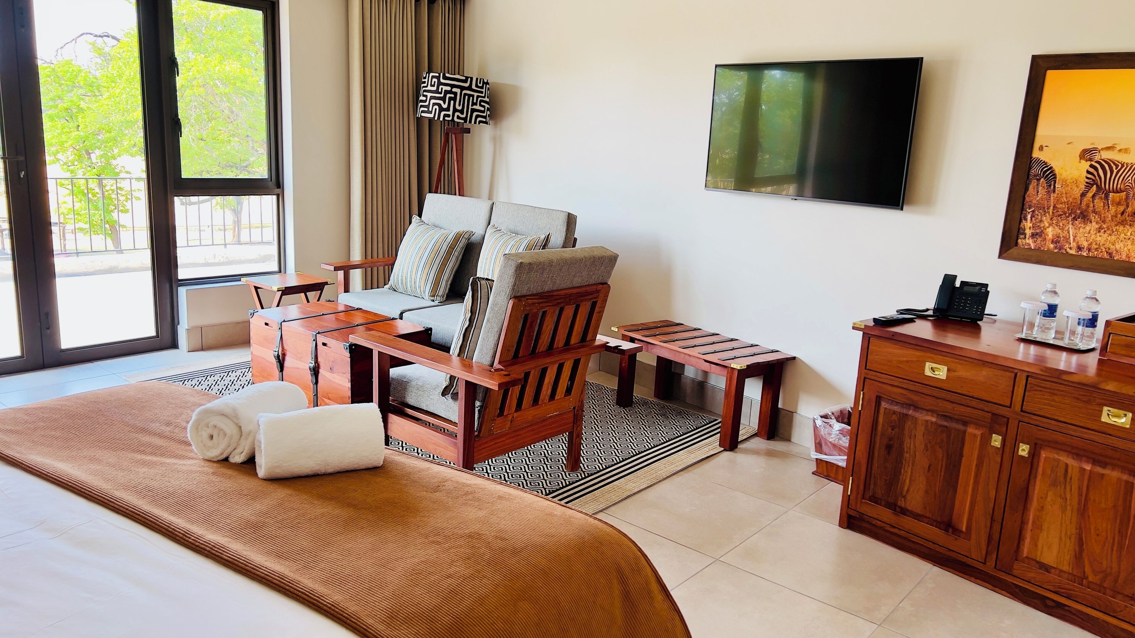 Egyptian cotton sheets, premium bedding, desk, WiFi (free)