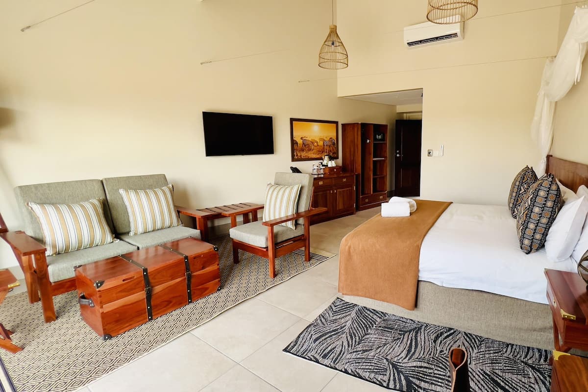 DELUXE DOUBLE SUITE ROOM | 1 bedroom, Egyptian cotton sheets, premium bedding