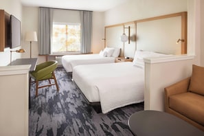Hypo-allergenic bedding, in-room safe, desk, iron/ironing board - Fairfield Inn & Suites by Marriott Napa American Canyon (American Canyon)