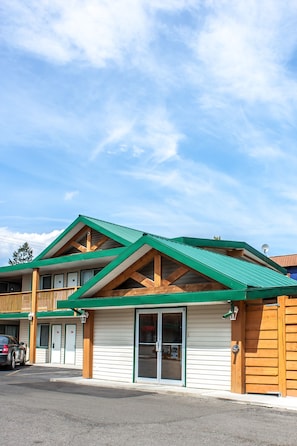 Check-in/check-out kiosk - Econo Lodge (Golden)