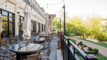 Dinner and brunch served, local and international cuisine