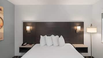 Room, 1 Queen Bed, Accessible, Non Smoking (Mobility) | Premium bedding, down comforters, pillowtop beds, laptop workspace
