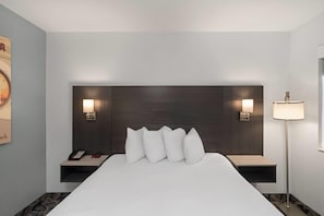 Room, 1 Katil Ratu (Queen), Accessible, Non Smoking (Mobility) | Peralatan tempat tidur premium, gebar bulu kapas, tilam berlapik 