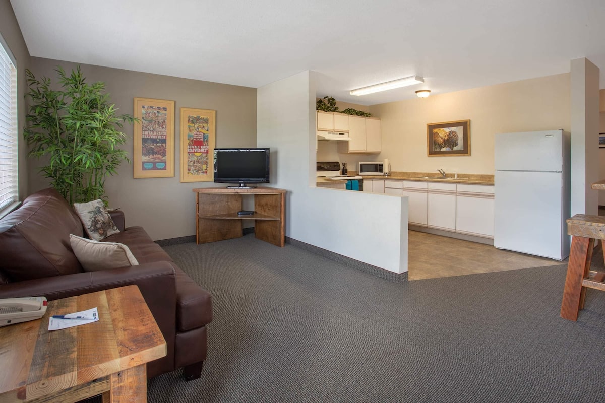 room, 1 queen bed, non smoking | blackout curtains, iron/ironing board, free cots/infant beds, free wifi