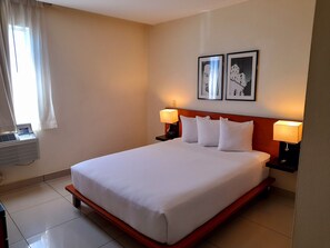 Standard Room, 1 Queen Bed, Non Smoking | Desk, laptop workspace, blackout curtains, iron/ironing board - Comfort Inn Real San Miguel (San Miguel)