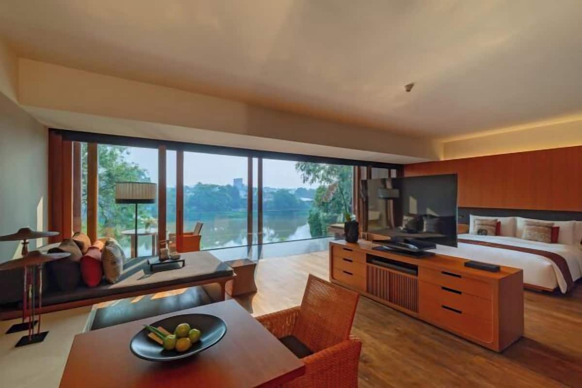 1 bedroom, premium bedding, minibar, in-room safe