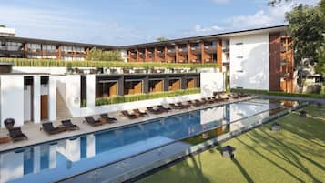 Piscine extérieure, cabanons gratuits, parasols de plage