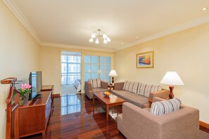 Luksussviitti | Oleskelualue | LCD-televisio