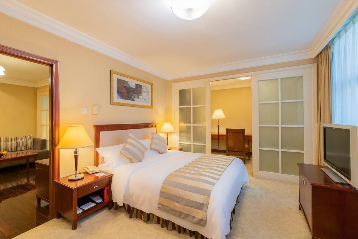 Comfort Suite | Living area | LCD TV