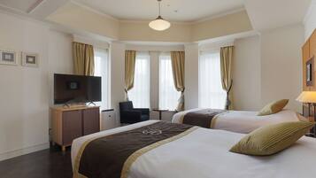 华丽双床房, 无烟房 | 客房内保险箱、办公桌、遮光窗帘、熨斗/熨板