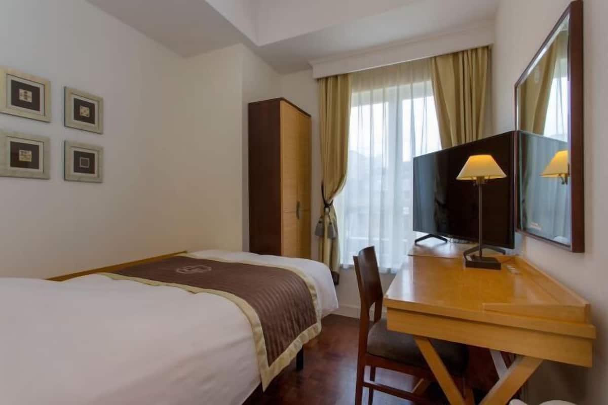 Coffres-forts dans les chambres, bureau, rideaux occultants