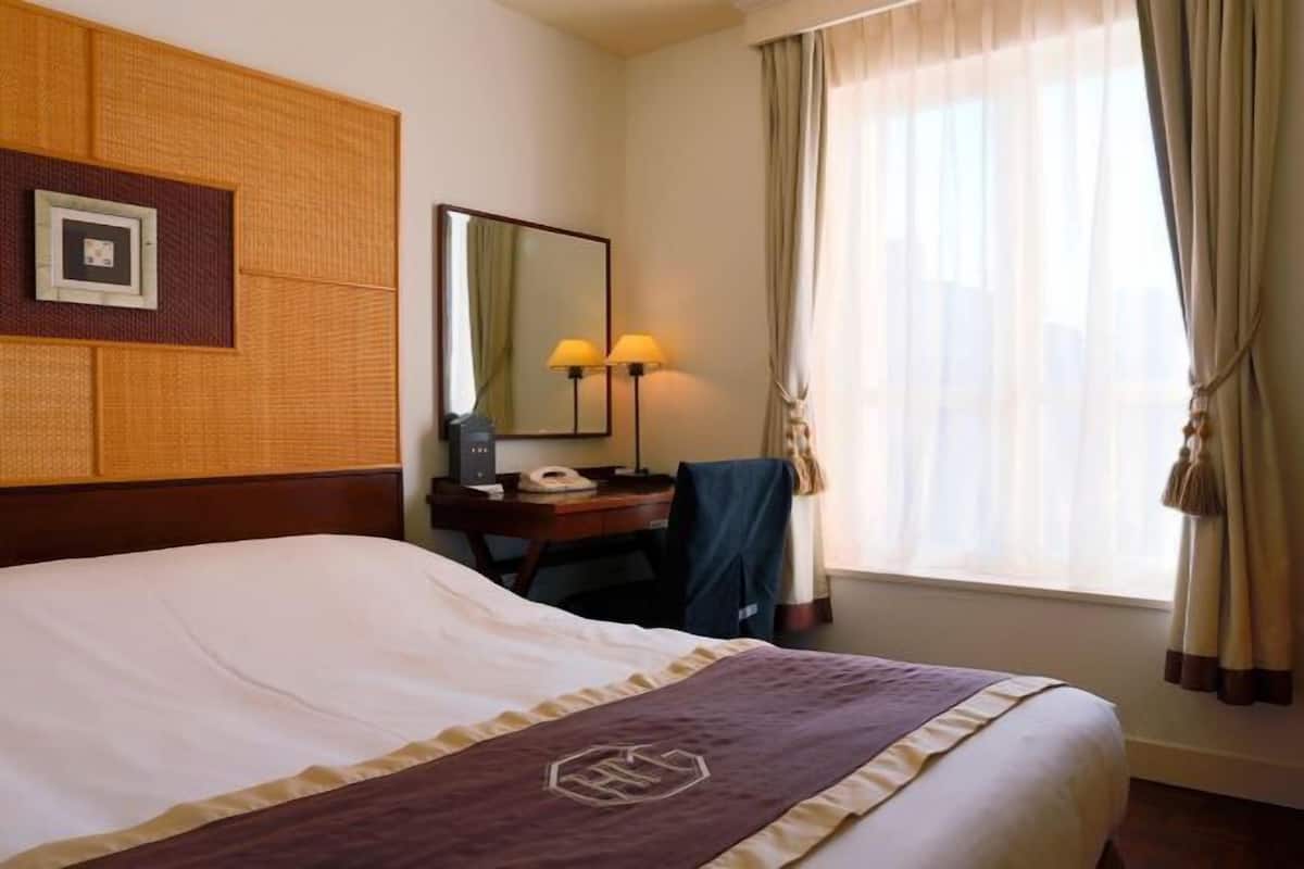 Coffres-forts dans les chambres, bureau, rideaux occultants