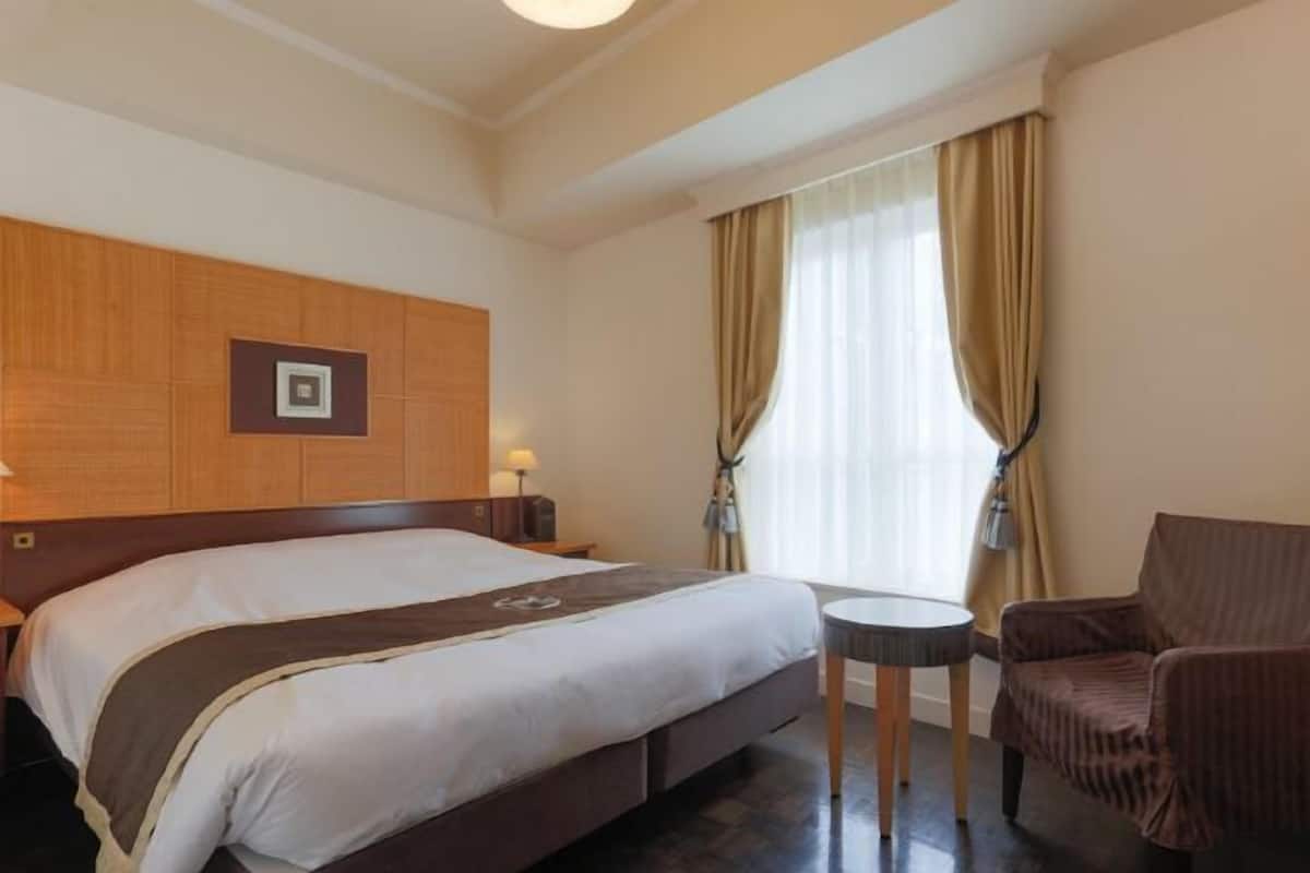 Coffres-forts dans les chambres, bureau, rideaux occultants