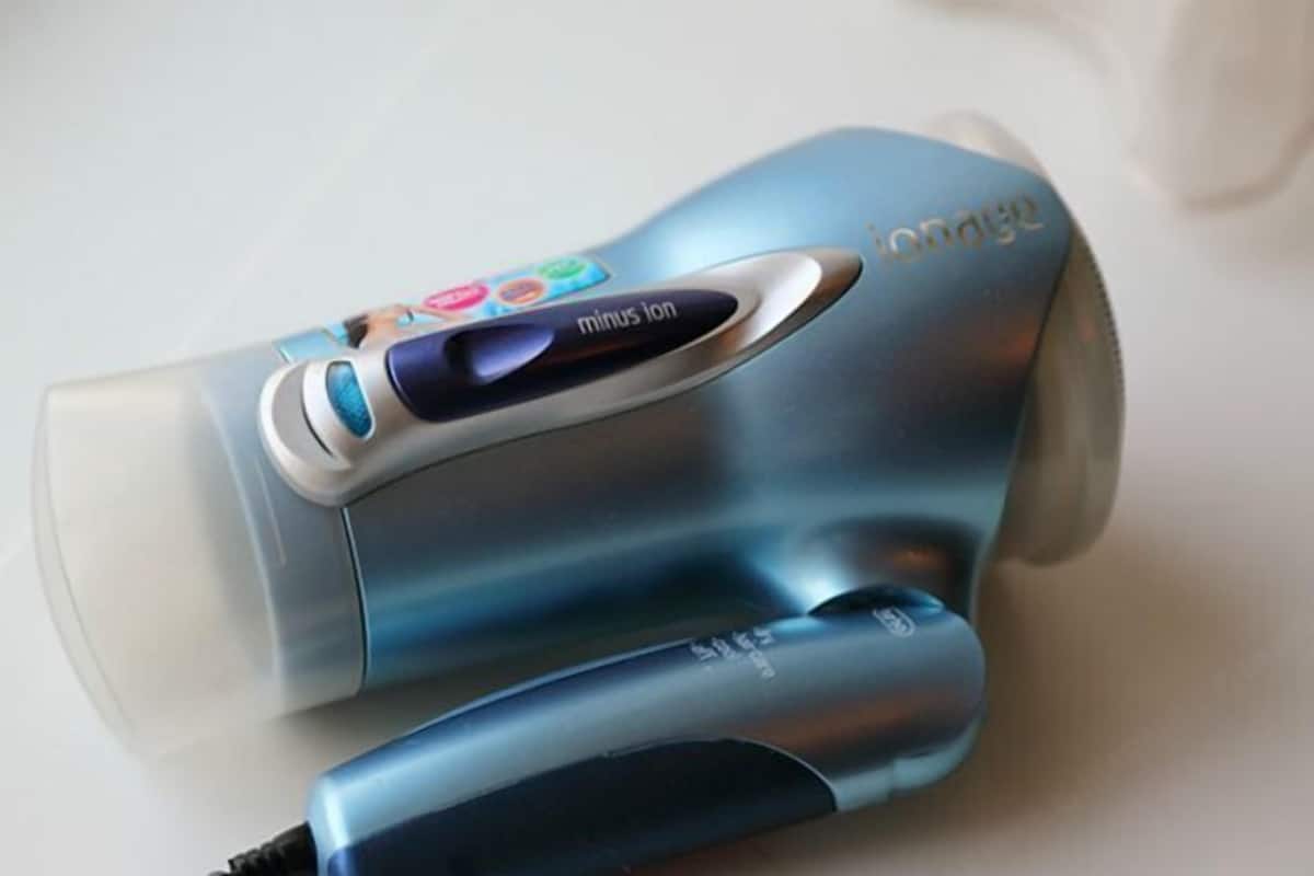 Ensemble douche/baignoire, articles de toilette gratuits, sèche-cheveux