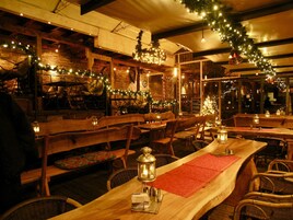 Breakfast, lunch, dinner served; Regional cuisine 