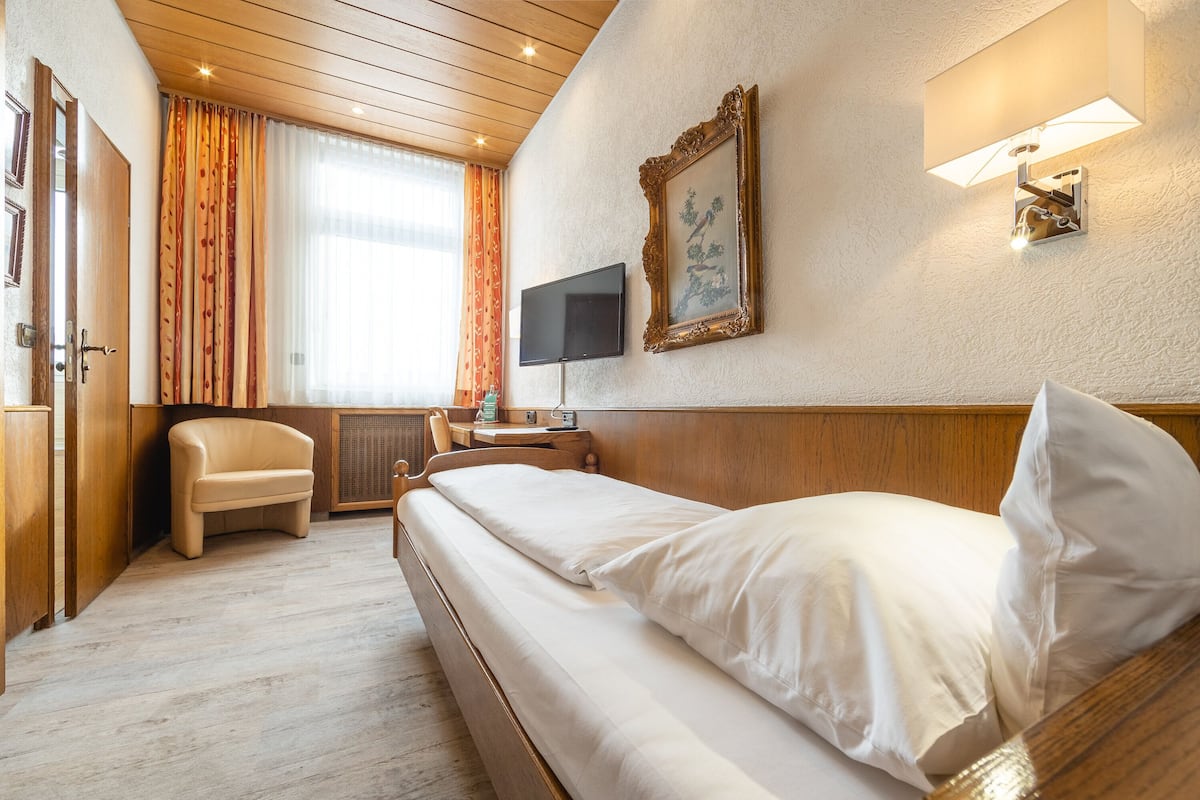 Habitación individual estándar | Ropa de cama hipoalergénica, escritorio, cortinas opacas