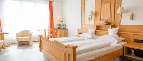 Ropa de cama hipoalergénica, escritorio y cortinas blackout