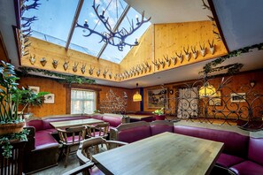 Breakfast, lunch, dinner served; Regional cuisine  - AAAA Hotelwelt Kübler (Karlsruhe)