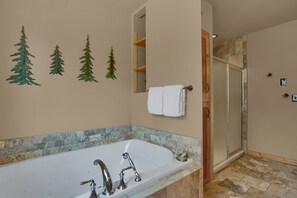 Luksus-hytte - 1 kingsize-seng - boblebad - bjergudsigt | Boblebad