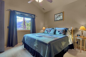 Luxury Cabin, 1 King Bed, Hot Tub, Mountain View