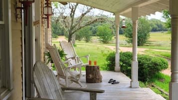 Ev, Özel Banyo (Dog Trot Entire House) | Teras/veranda