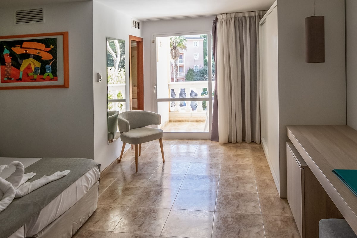 Standard Double Room, 1 Double or 2 Twin Beds, Balcony, Mountain View | In-room safe, laptop workspace, blackout drapes, iron/ironing board