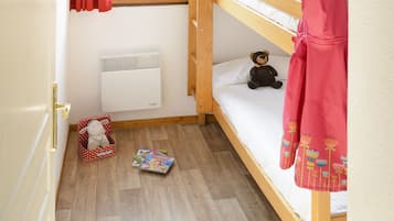 Apartment, 2 Bedrooms | Travel cot, WiFi, bed sheets