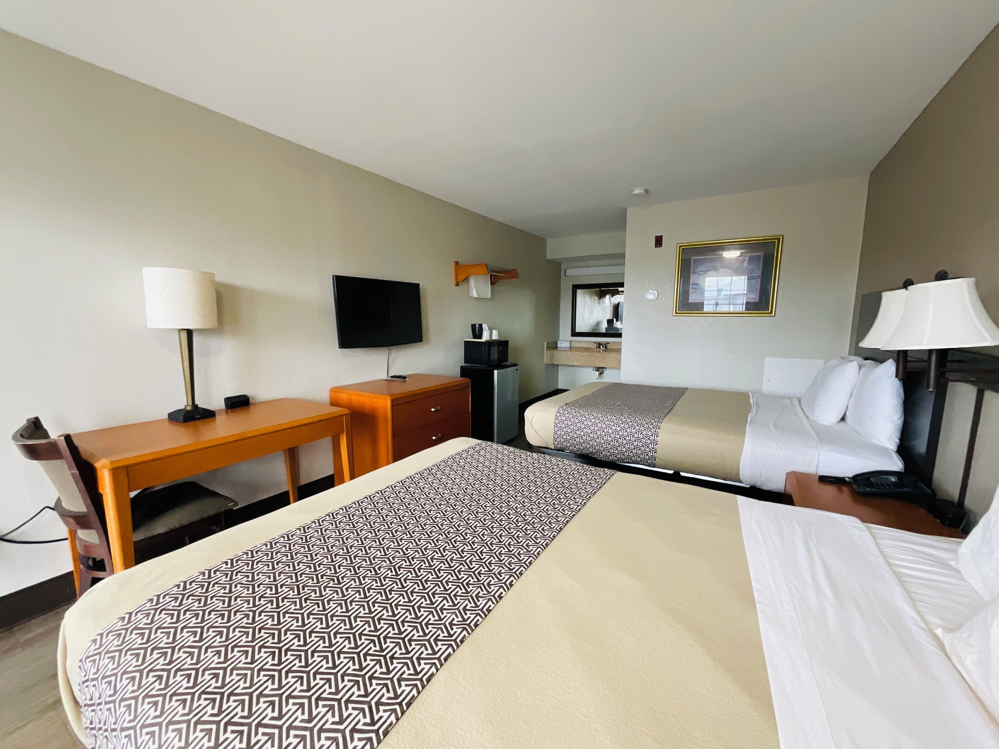 Rom – standard, 2 queensize-senger | Wi-fi (inkludert) og sengetøy