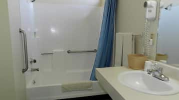 Douche, articles de toilette gratuits, sĂšche-cheveux