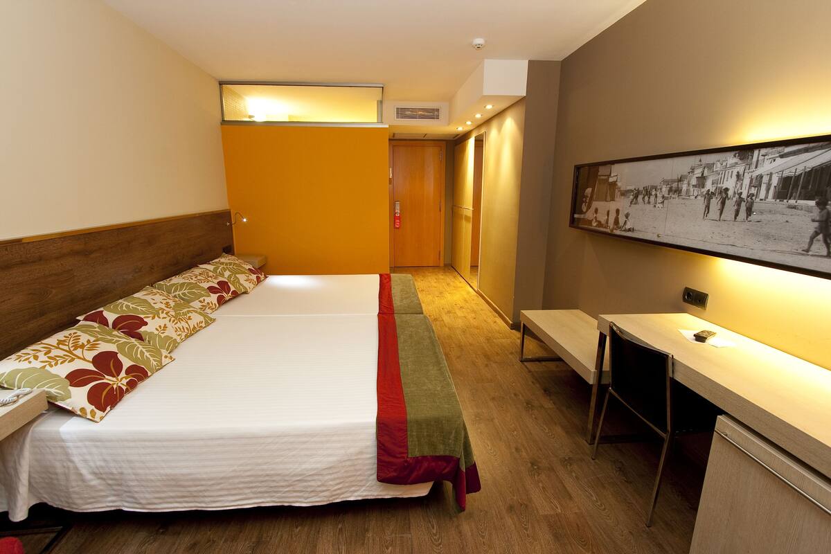 Minibar, in-room safe, desk, soundproofing