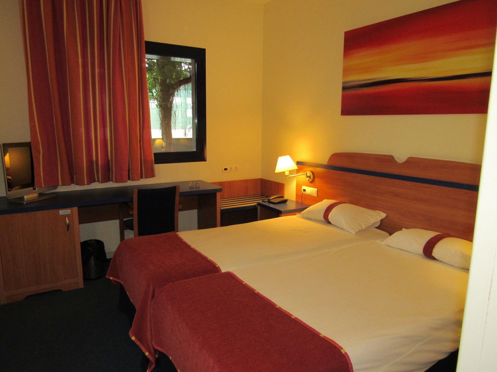 Una cassaforte in camera, una scrivania, Wi-Fi gratuito