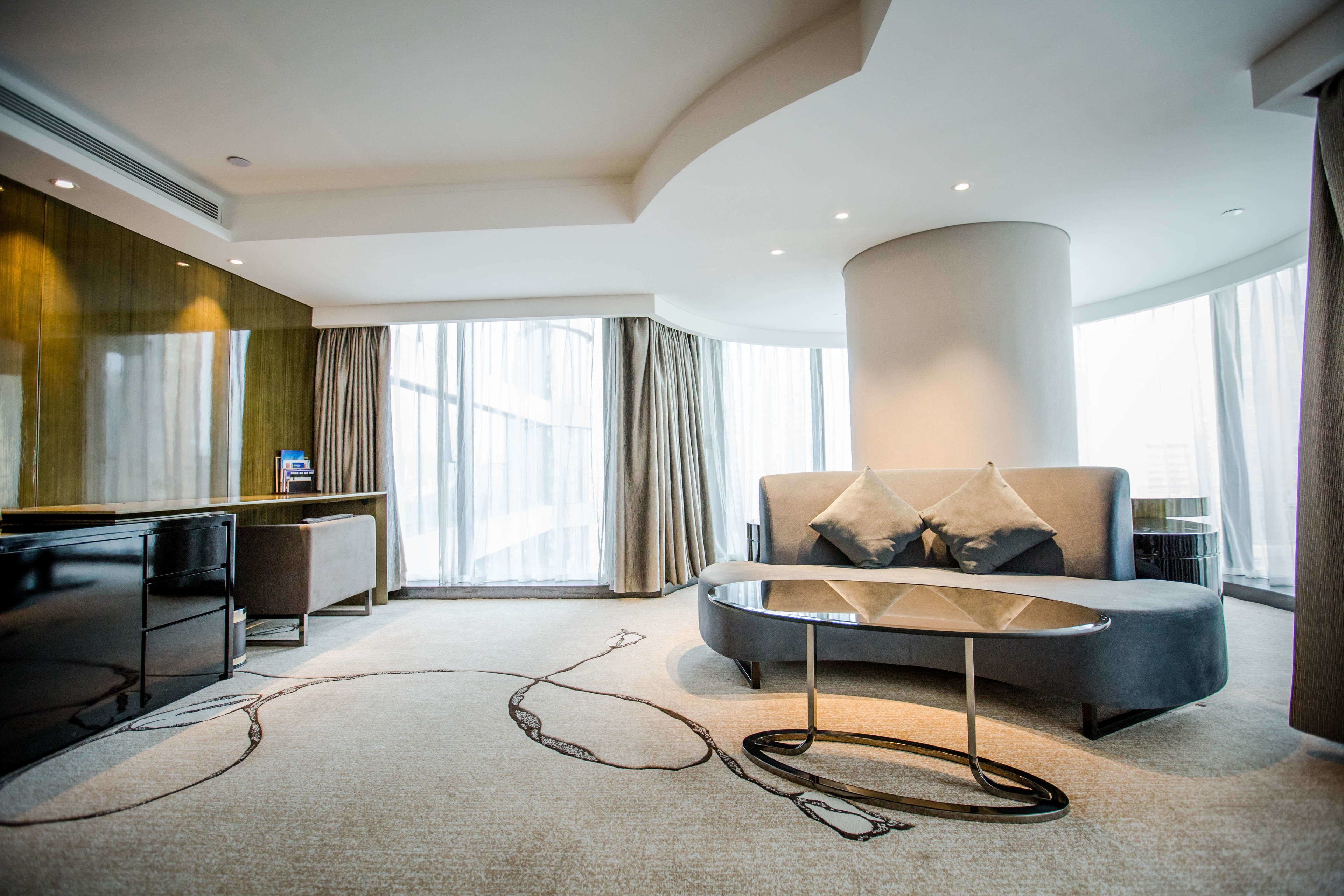 deluxe suite, 1 king bed | living area | lcd tv