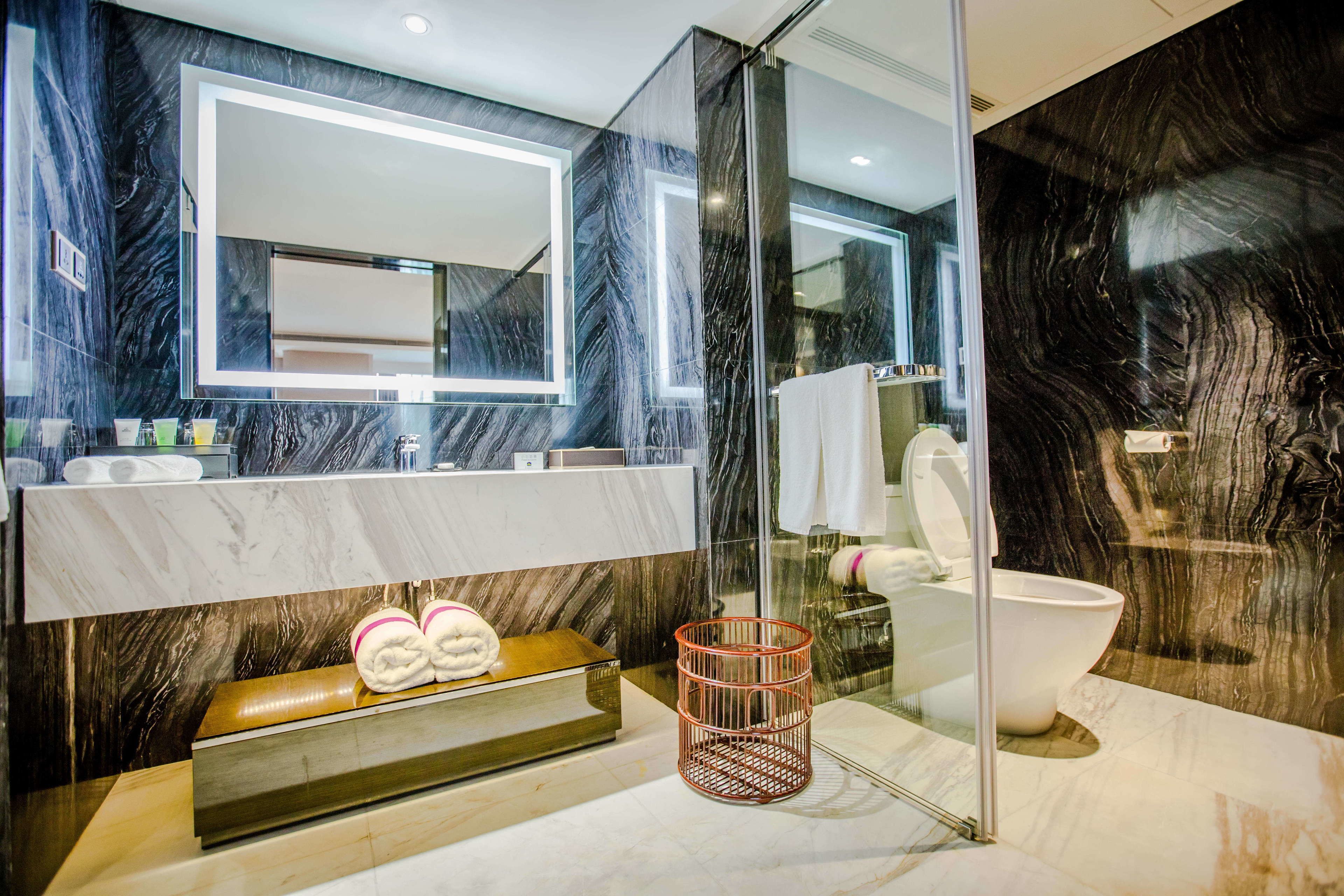 executive room, 1 king bed | bathroom | free toiletries, hair dryer, bathrobes, towels