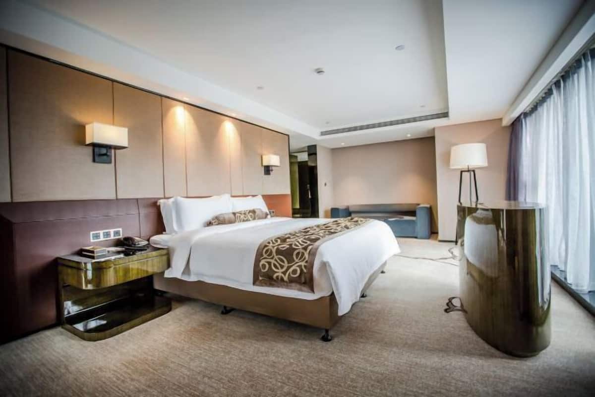 Free minibar items, in-room safe, desk, iron/ironing board