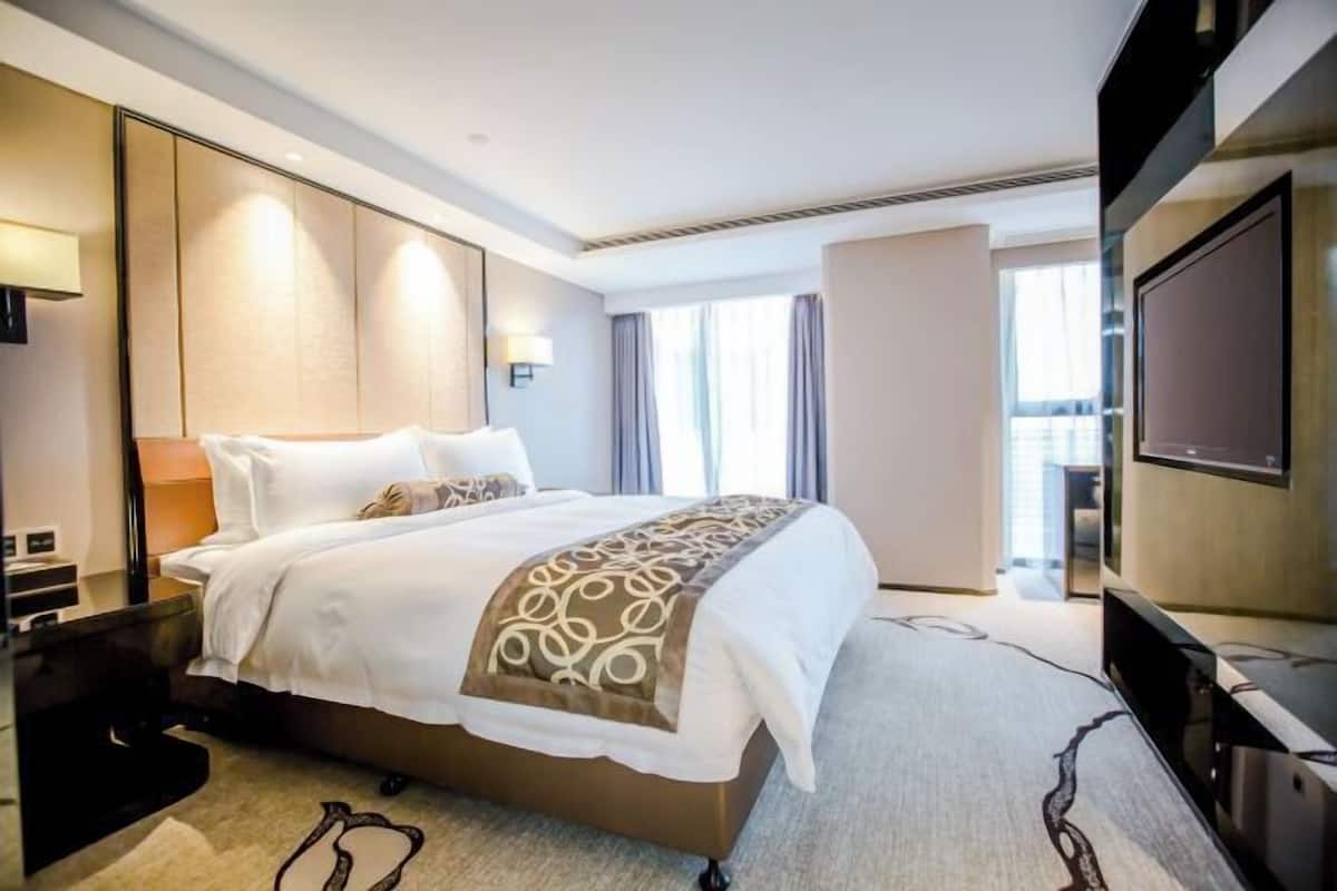 Free minibar items, in-room safe, desk, iron/ironing board