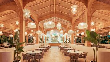 6 restaurants, breakfast, lunch, dinner served; Italian cuisine