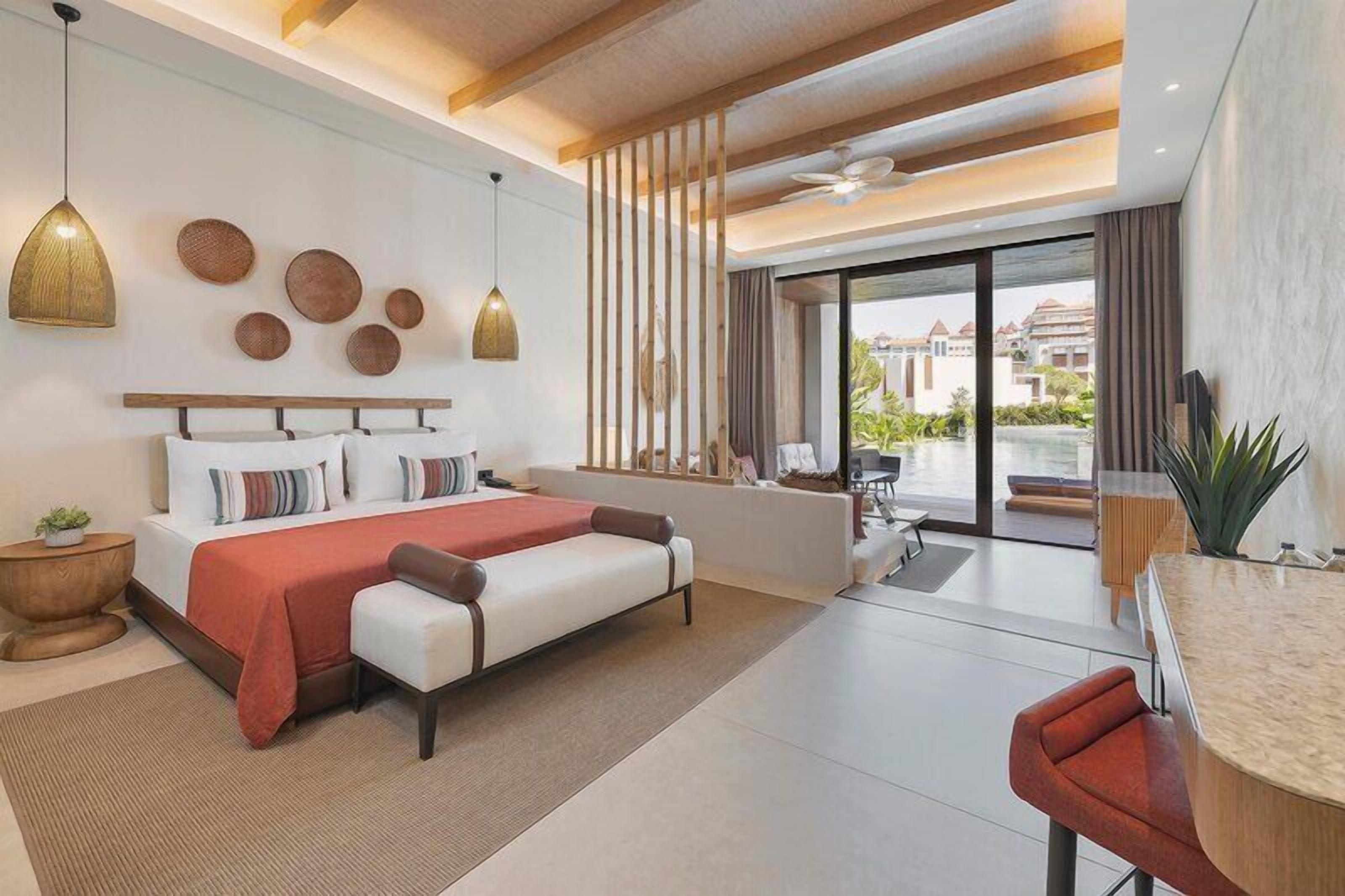 Bohemia Suite | Artículos del minibar gratis y caja de seguridad en la habitación 