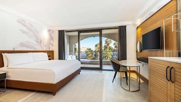 Minibar (mit einigen kostenlosen Artikeln), Zimmersafe