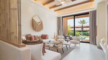 Bohemia Villa | Free minibar items, in-room safe, laptop workspace, blackout curtains