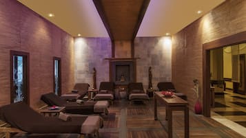 Behandlingsområde utomhus, bastu, bubbelpool och turkiskt bad/hamam